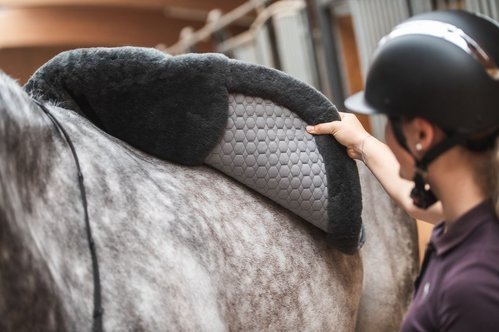 Dekje met extra bontrand - Gooische Paarden