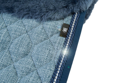 Blauw gimora zadeldekje met lamswol – Mattes Herfstcollectie 2026