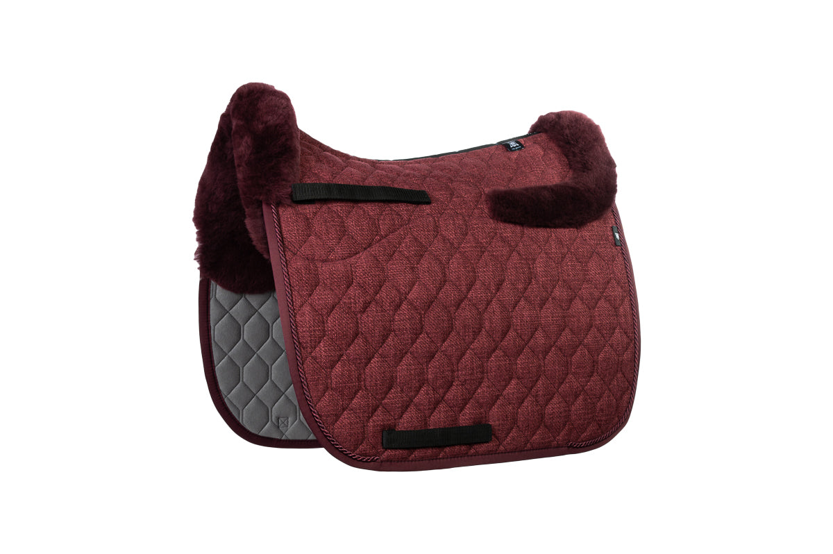 Rood gimora zadeldekje met lamswol – Mattes Herfstcollectie 2026