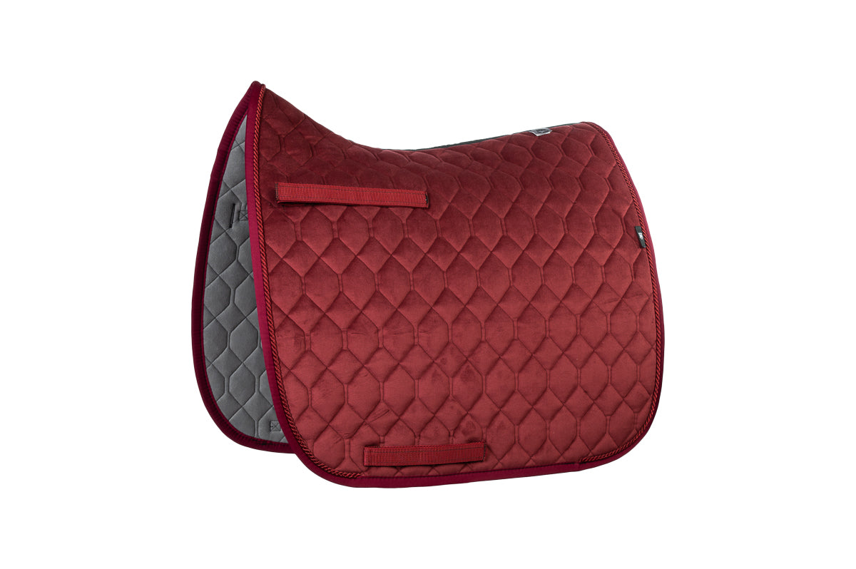 Rood fluwelen zadeldekje – Mattes Herfstcollectie 2026