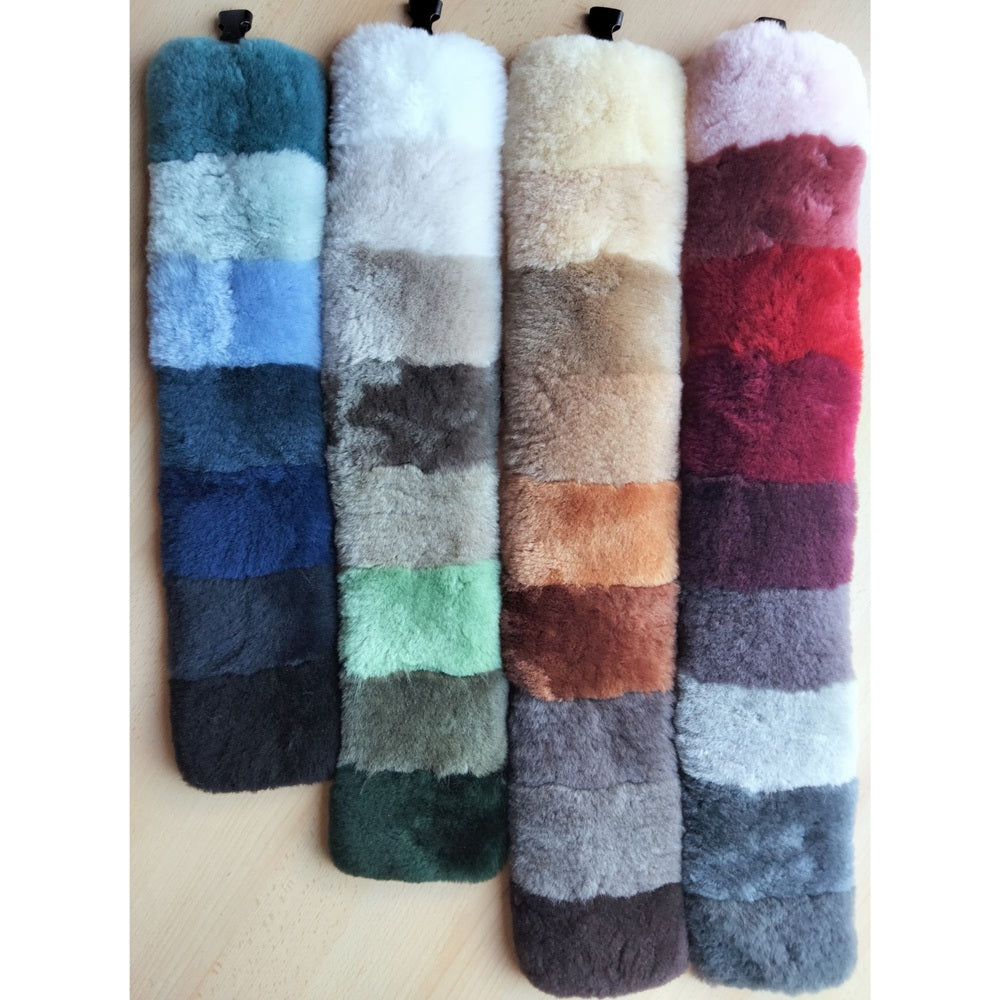 Voorkom schuurplekken met een superzacht martingaal bontje.100% lamswol. Kies uit 34 kleuren wol. Lengte van 8 tot 94 cm